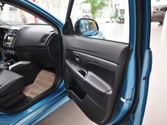 2012款 2.0L CVT 两驱炫逸导航版5座