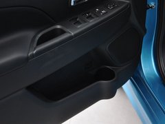 2012款 2.0L CVT 两驱炫逸导航版5座