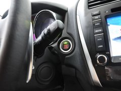 2012款 2.0L CVT 两驱炫逸导航版5座