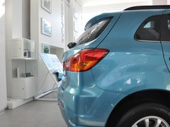 2012款 2.0L CVT 两驱炫逸导航版5座