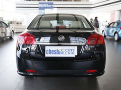 别克  凯越 1.6 LX AT 车辆正后方尾部视角