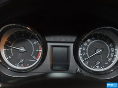 2011款 2.4 CVT 兩驅(qū)標(biāo)準(zhǔn)版