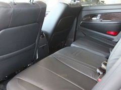 双龙汽车  RX320 3.2 AT 第二排座椅45度视角