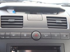 双龙汽车  RX320 3.2 AT 中控仪表台上方