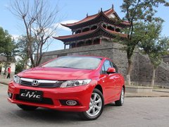 2012款 1.8L 自动 豪华版