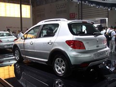 2011款 1.6L 手动 Cross