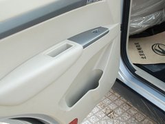2011款 2.0L 手动 都市先锋版 5座
