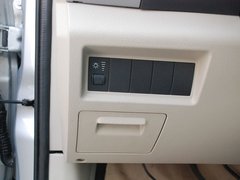 2011款 2.0L 手动 都市先锋版 5座