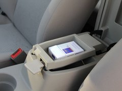 2011款 2.0L 手动 都市先锋版 5座
