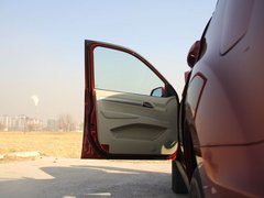 2011款 2.0L 手动 都市先锋版 5座