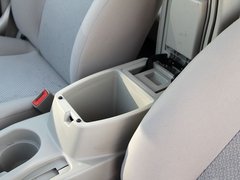 2011款 2.0L 手动 都市先锋版 5座