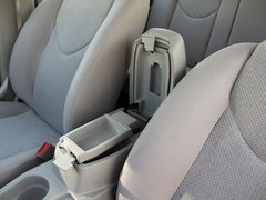 2011款 2.0L 手动 都市先锋版 5座
