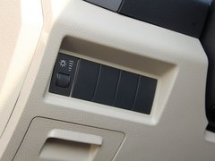2011款 2.0L 手动 都市先锋版 5座