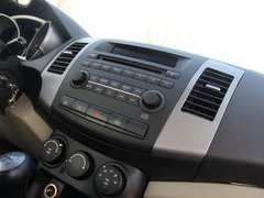 2011款 2.0L 手动 都市先锋版 5座