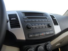 2011款 2.0L 手动 都市先锋版 5座