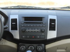2011款 2.0L 手动 都市先锋版 5座