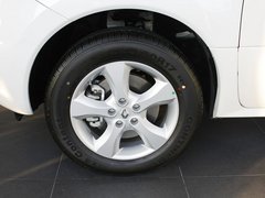 2012款 2.5 CVT 四驱舒适导航版 5座
