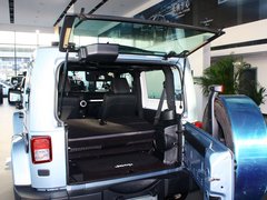 2012款 3.6L 两门版撒哈拉 4座