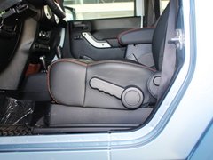2012款 3.6L 两门版撒哈拉 4座