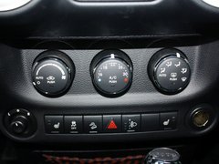 2012款 3.6L 两门版撒哈拉 4座