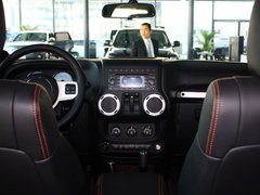 2012款 3.6L 两门版撒哈拉 4座