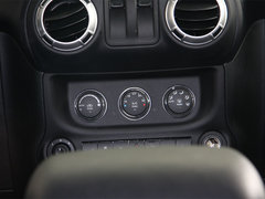 2012款 3.6L 两门版撒哈拉 4座