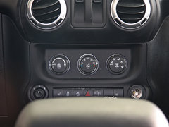 2012款 3.6L 两门版撒哈拉 4座