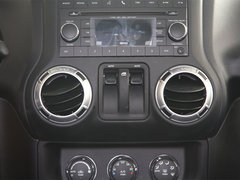 2012款 3.6L 两门版撒哈拉 4座