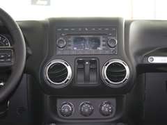 2012款 3.6L 两门版撒哈拉 4座