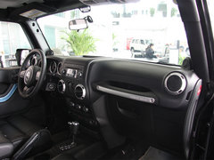 2012款 3.6L 两门版撒哈拉 4座