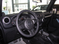 2012款 3.6L 两门版撒哈拉 4座