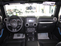 2012款 3.6L 两门版撒哈拉 4座