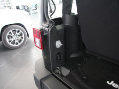 2012款 3.6L 两门版撒哈拉 4座