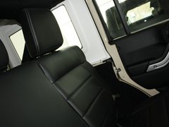 2012款 3.6L 四门版撒哈拉 4座