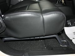 2012款 3.6L 四门版撒哈拉 4座