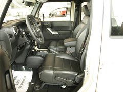 2012款 3.6L 四门版撒哈拉 4座