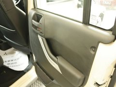 2012款 3.6L 四门版撒哈拉 4座