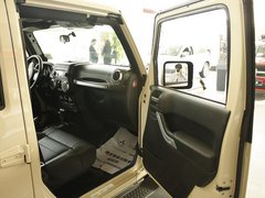 2012款 3.6L 四门版撒哈拉 4座