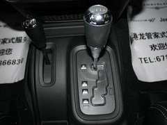 2012款 3.6L 四门版撒哈拉 4座
