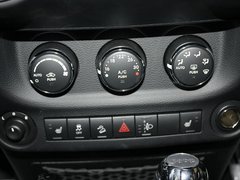 2012款 3.6L 四门版撒哈拉 4座