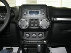 2012款 3.6L 四门版撒哈拉 4座