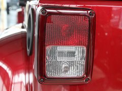 2012款 3.6L 四门版撒哈拉 4座