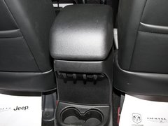 2012款 3.6L 四门版撒哈拉 4座