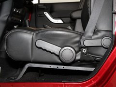 2012款 3.6L 四门版撒哈拉 4座