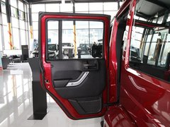 2012款 3.6L 四门版撒哈拉 4座