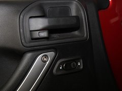 2012款 3.6L 四门版撒哈拉 4座