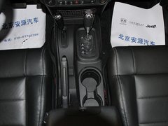 2012款 3.6L 四门版撒哈拉 4座