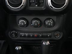 2012款 3.6L 四门版撒哈拉 4座