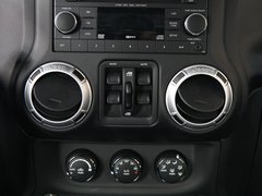 2012款 3.6L 四门版撒哈拉 4座