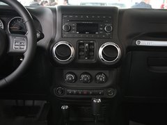 2012款 3.6L 四门版撒哈拉 4座